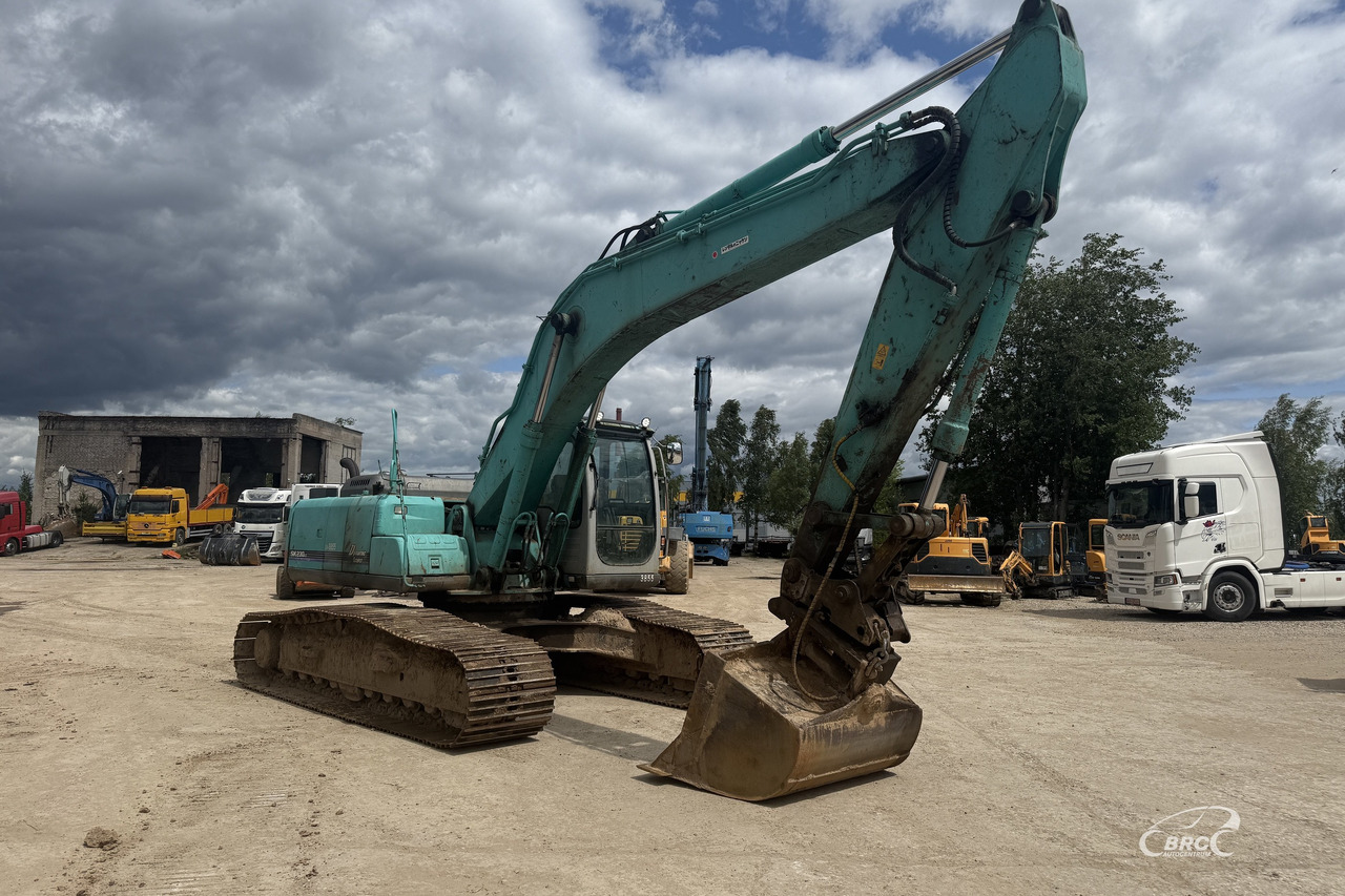 Kobelco SK230LC - Lánctalpas kotró: 2 kép. Kobelco SK230LC - Lánctalpas kotró: 2 kép.