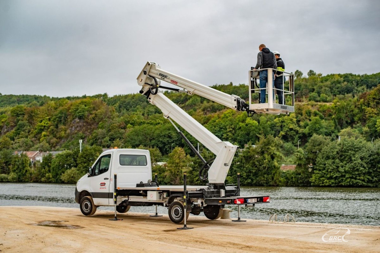 Mercedes-Benz Sprinter - Emelőkosaras teherautó: 4 kép. Mercedes-Benz Sprinter - Emelőkosaras teherautó: 4 kép.