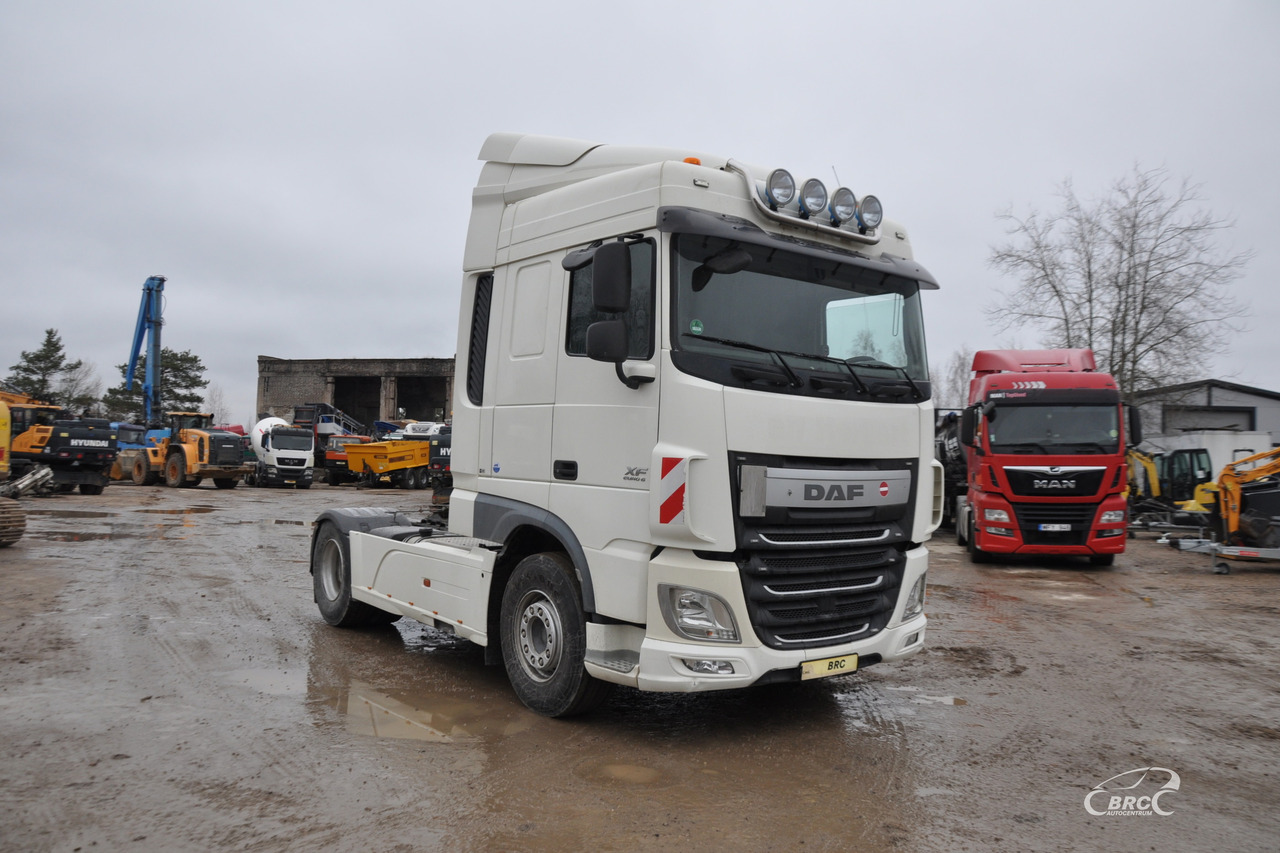 DAF XF - Nyergesvontató: 2 kép. DAF XF - Nyergesvontató: 2 kép.