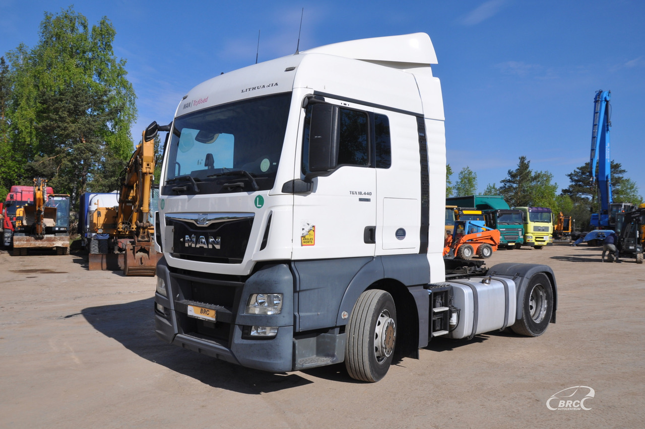 MAN TGX 18.440 - Nyergesvontató: 1 kép. MAN TGX 18.440 - Nyergesvontató: 1 kép.