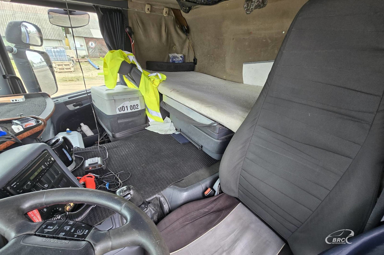 Autószállító teherautó Scania P 380: 9 kép.