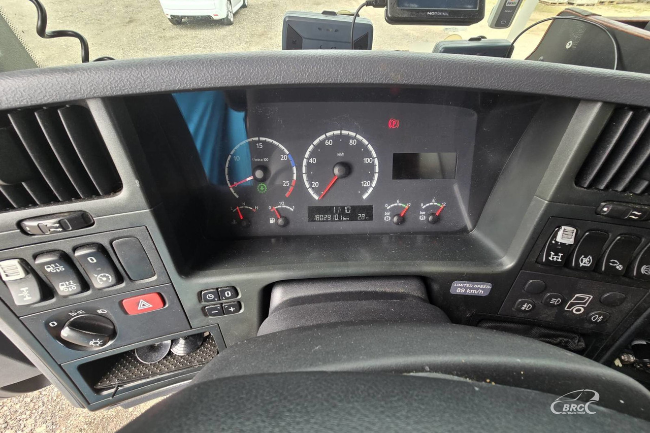 Autószállító teherautó Scania P 380: 8 kép.