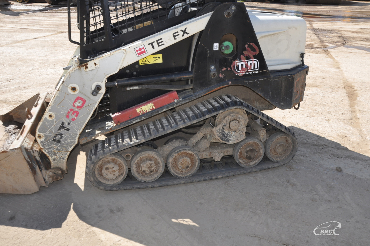 Terex PT30A - Mini homlokrakodó: 4 kép. Terex PT30A - Mini homlokrakodó: 4 kép.