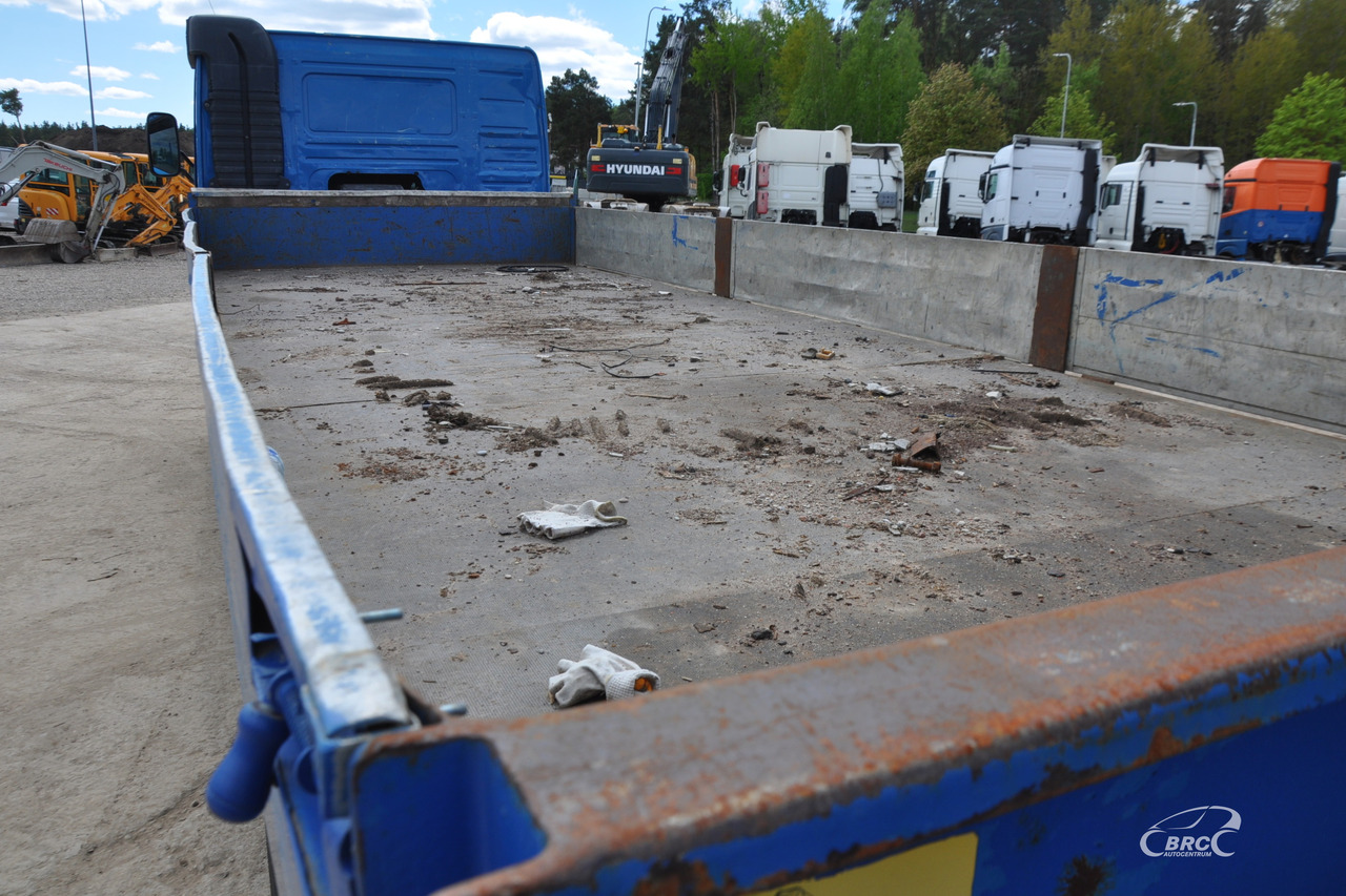 Platós teherautó Volvo FM7: 10 kép.