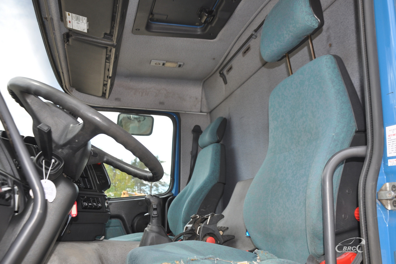 Platós teherautó Volvo FM7: 11 kép.