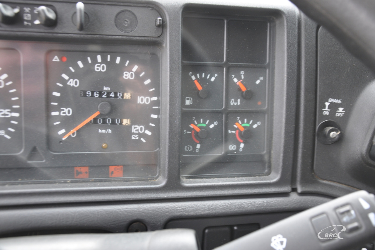 Platós teherautó Volvo FM7: 19 kép.