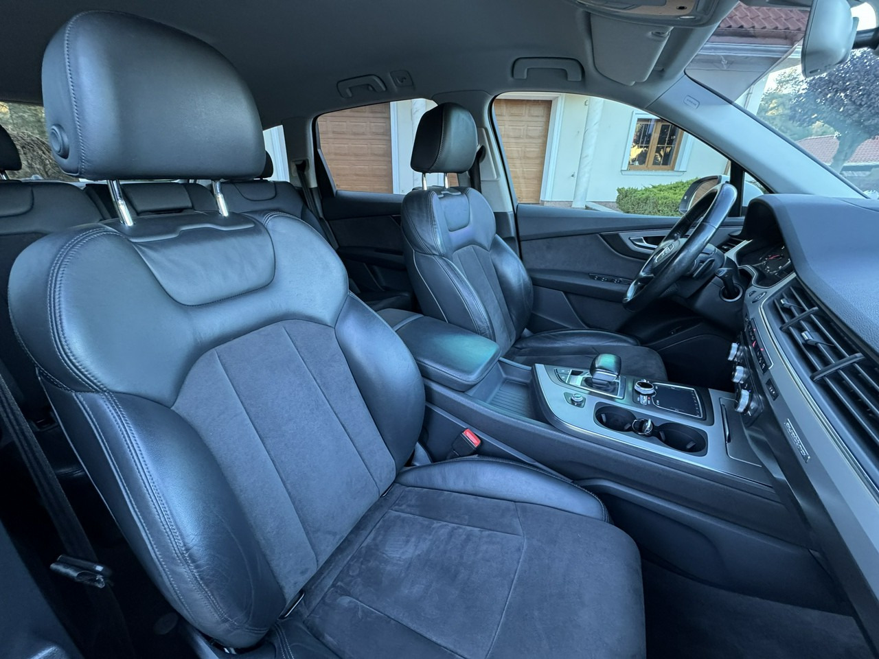 Terepjáró/ SUV Audi Q7: 47 kép.