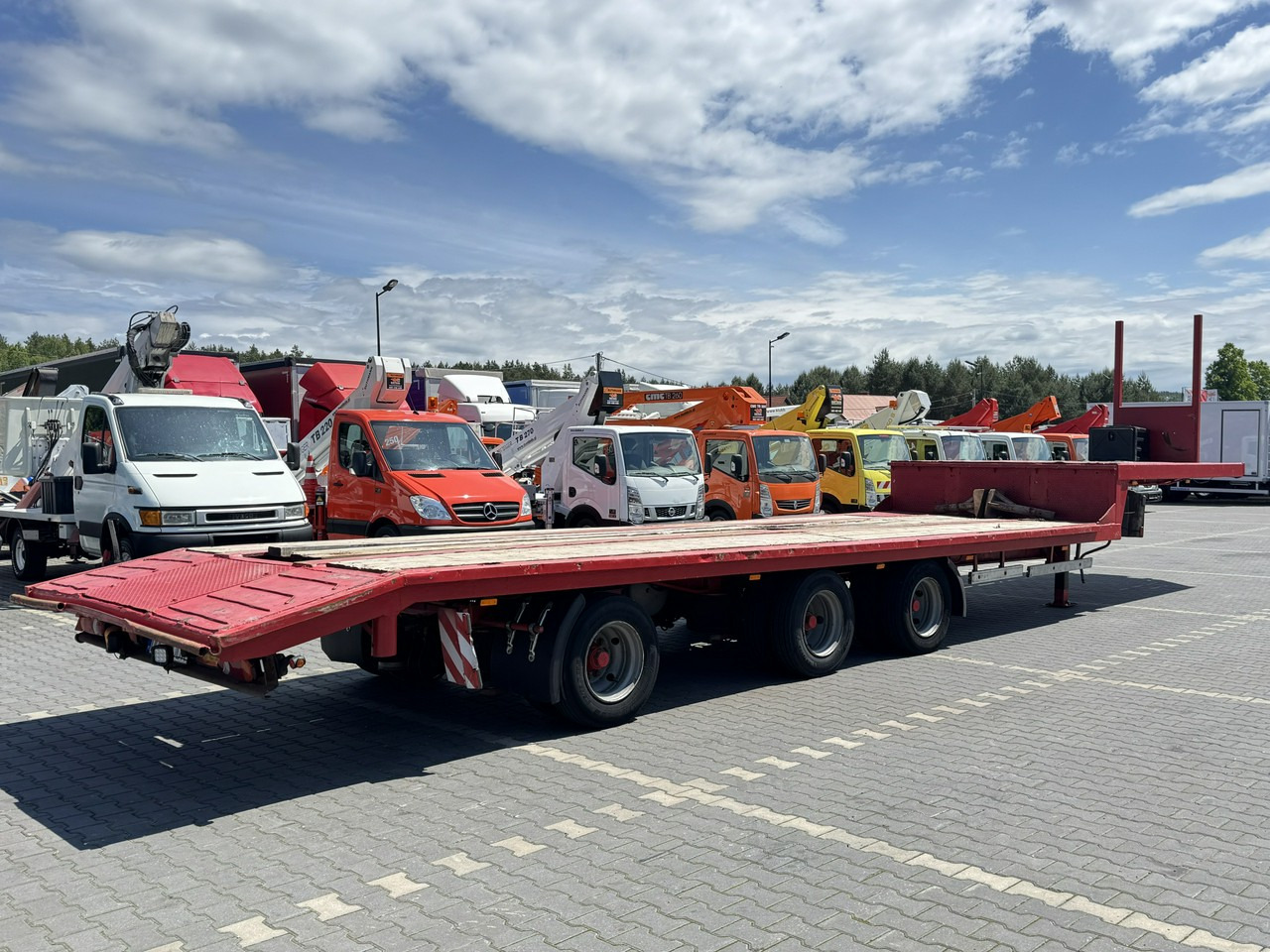 Blumhardt Niskopodwozie SAL 40.24 3-Osie BPW Tylna Skrętna - Félpótkocsi mélybölcsős: 3 kép. Blumhardt Niskopodwozie SAL 40.24 3-Osie BPW Tylna Skrętna - Félpótkocsi mélybölcsős: 3 kép.