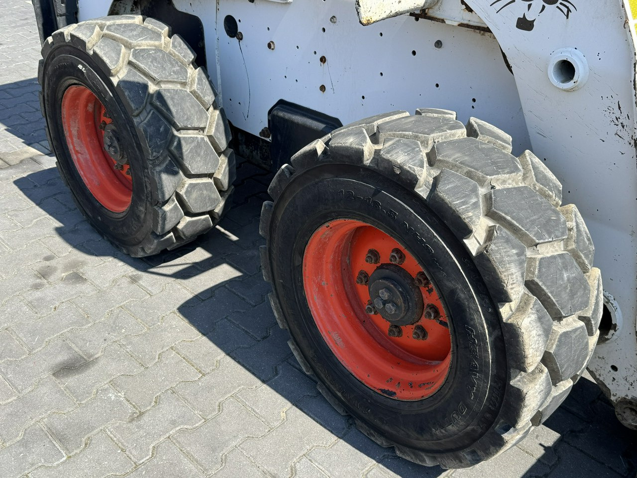 Bobcat S300 Joystick Mini Ładowarka Waga 3692kg - Mini homlokrakodó: 5 kép. Bobcat S300 Joystick Mini Ładowarka Waga 3692kg - Mini homlokrakodó: 5 kép.