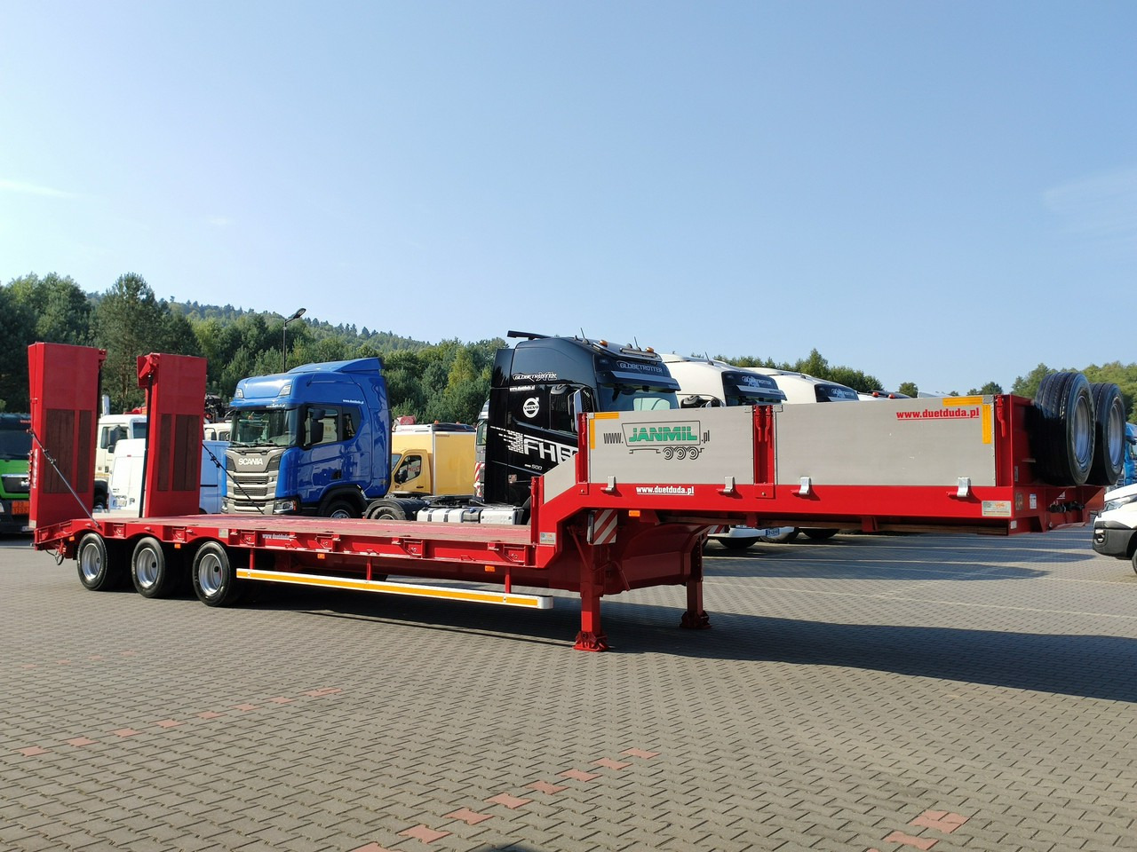 Bodex JANMIL Burtówka Laweta Niskopodłogowa Podczołgówka 3-Osie - Félpótkocsi mélybölcsős: 1 kép. Bodex JANMIL Burtówka Laweta Niskopodłogowa Podczołgówka 3-Osie - Félpótkocsi mélybölcsős: 1 kép.