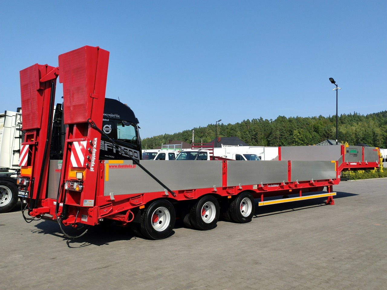 Bodex JANMIL Burtówka Laweta Niskopodłogowa Podczołgówka 3-Osie - Félpótkocsi mélybölcsős: 4 kép. Bodex JANMIL Burtówka Laweta Niskopodłogowa Podczołgówka 3-Osie - Félpótkocsi mélybölcsős: 4 kép.