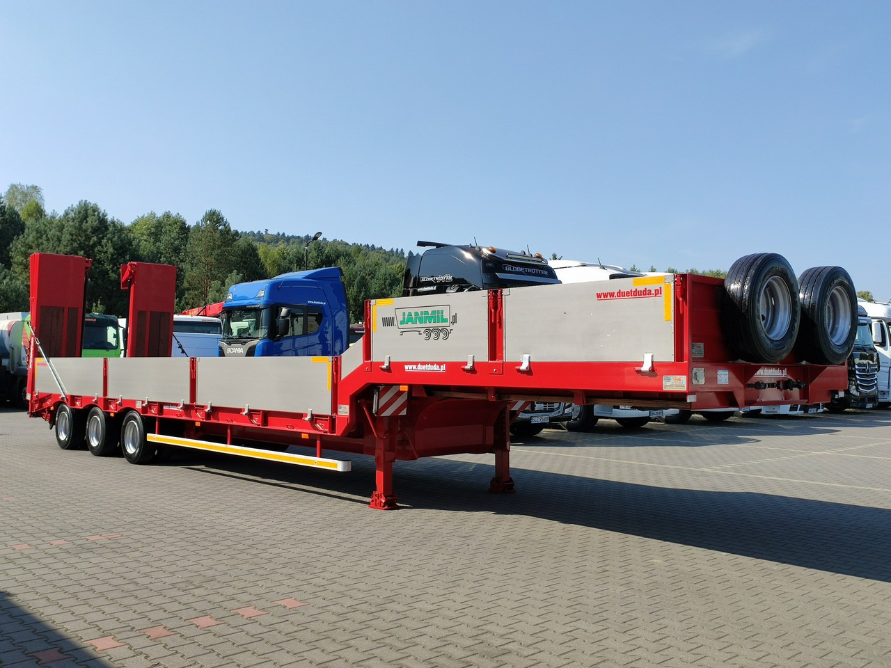 Bodex JANMIL Burtówka Laweta Niskopodłogowa Podczołgówka 3-Osie - Félpótkocsi mélybölcsős: 5 kép. Bodex JANMIL Burtówka Laweta Niskopodłogowa Podczołgówka 3-Osie - Félpótkocsi mélybölcsős: 5 kép.