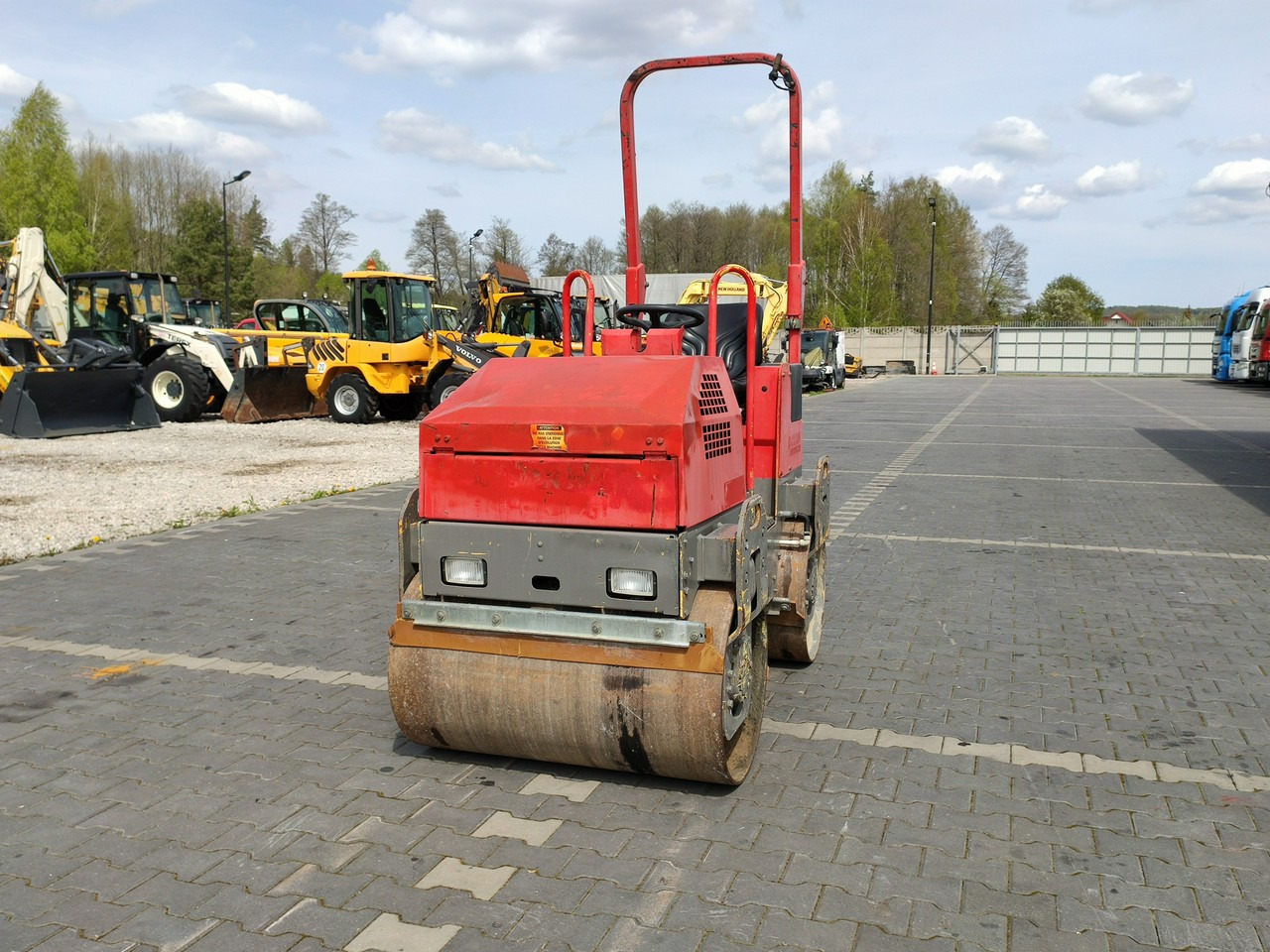 Bomag BW 100 ADM-2 1,6t - Henger: 3 kép. Bomag BW 100 ADM-2 1,6t - Henger: 3 kép.