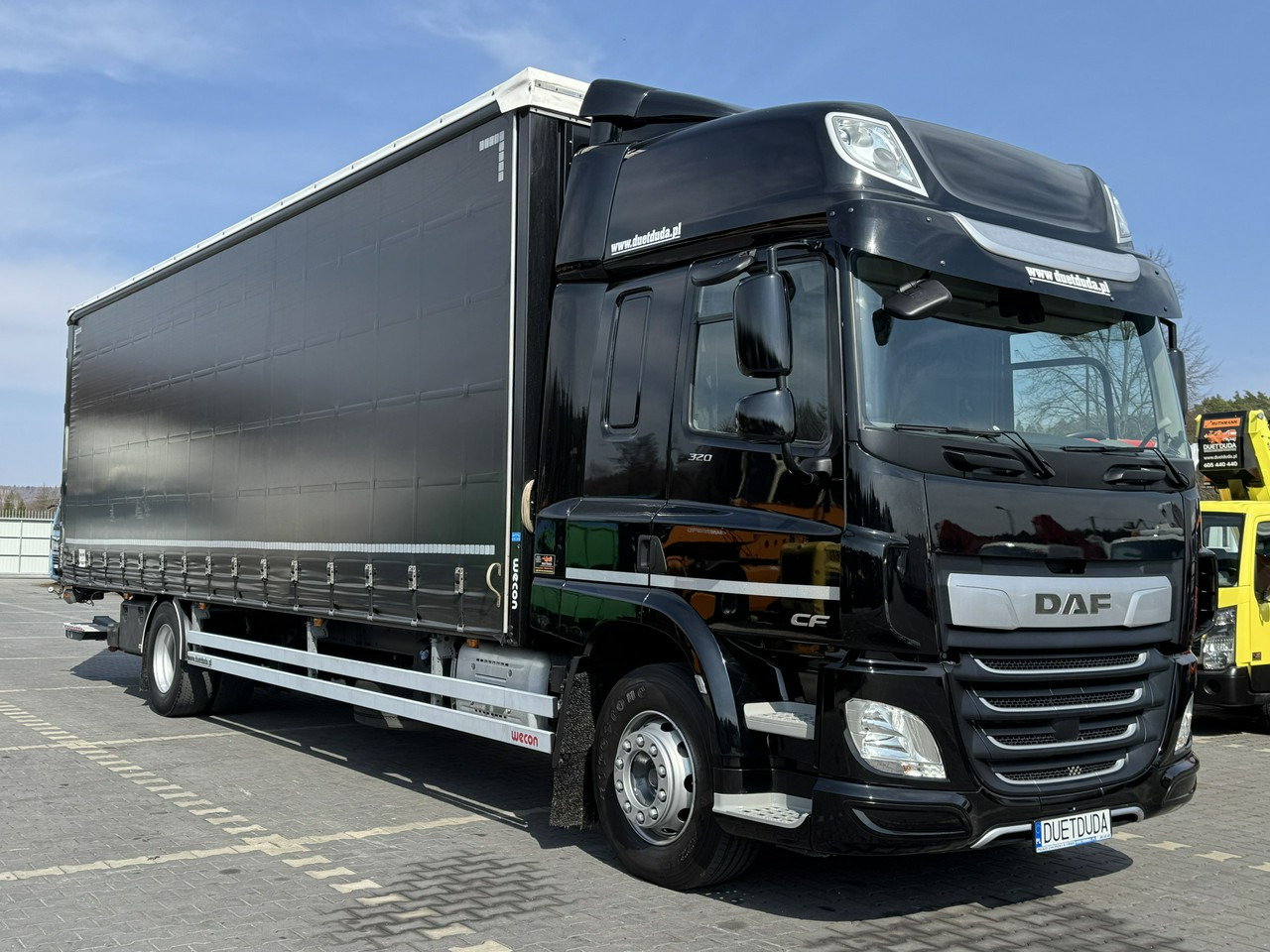 DAF CF 320 E6 Winda Firana Tył Drzwi Dach Zsuwany Długi 9.40m - Ponyvás teherautó: 5 kép. DAF CF 320 E6 Winda Firana Tył Drzwi Dach Zsuwany Długi 9.40m - Ponyvás teherautó: 5 kép.