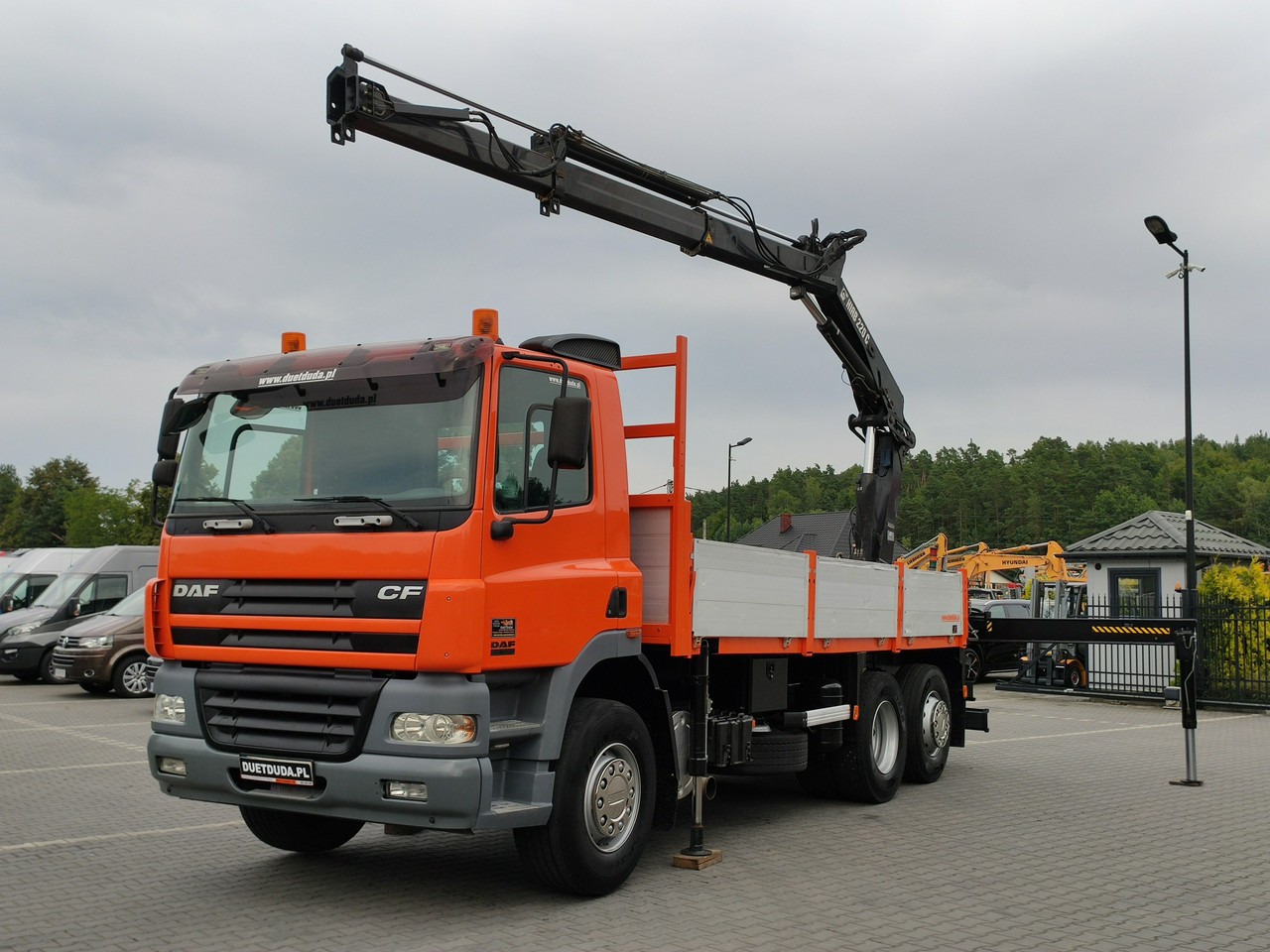 DAF CF 85.380 6x2 Oś Skrętna Skrzynia HDS HIAB 220C + Pilot - Platós teherautó, Darus autó: 2 kép. DAF CF 85.380 6x2 Oś Skrętna Skrzynia HDS HIAB 220C + Pilot - Platós teherautó, Darus autó: 2 kép.
