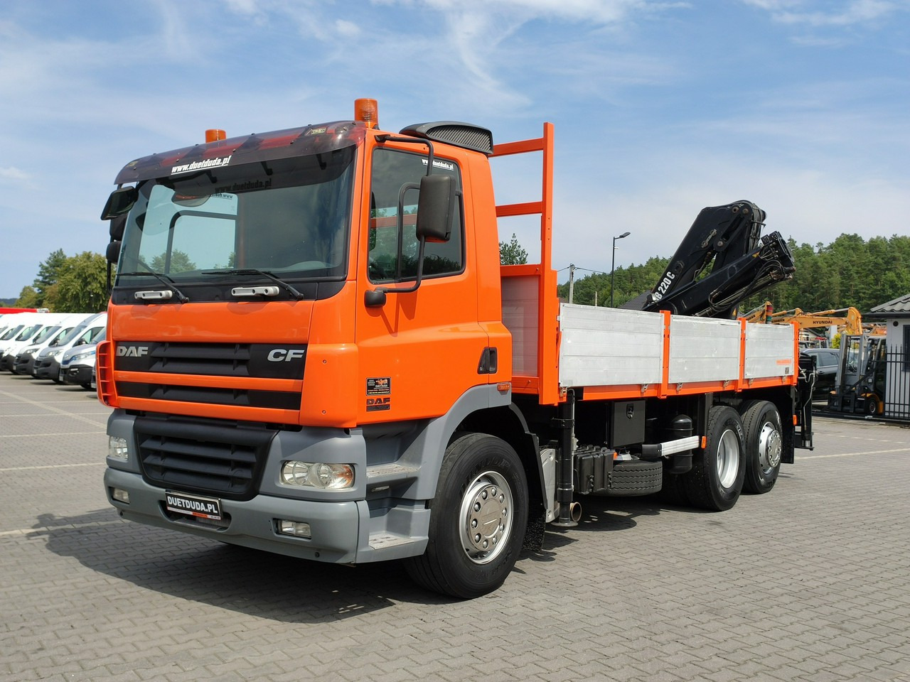 DAF CF 85.380 6x2 Oś Skrętna Skrzynia HDS HIAB 220C + Pilot - Platós teherautó, Darus autó: 1 kép. DAF CF 85.380 6x2 Oś Skrętna Skrzynia HDS HIAB 220C + Pilot - Platós teherautó, Darus autó: 1 kép.