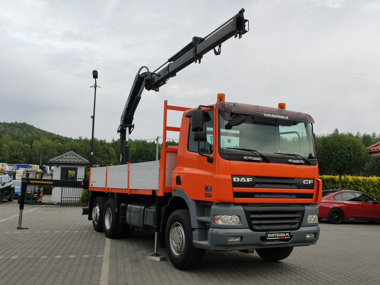 DAF CF 85.380 6x2 Oś Skrętna Skrzynia HDS HIAB 220C + Pilot - Platós teherautó, Darus autó: 3 kép. DAF CF 85.380 6x2 Oś Skrętna Skrzynia HDS HIAB 220C + Pilot - Platós teherautó, Darus autó: 3 kép.
