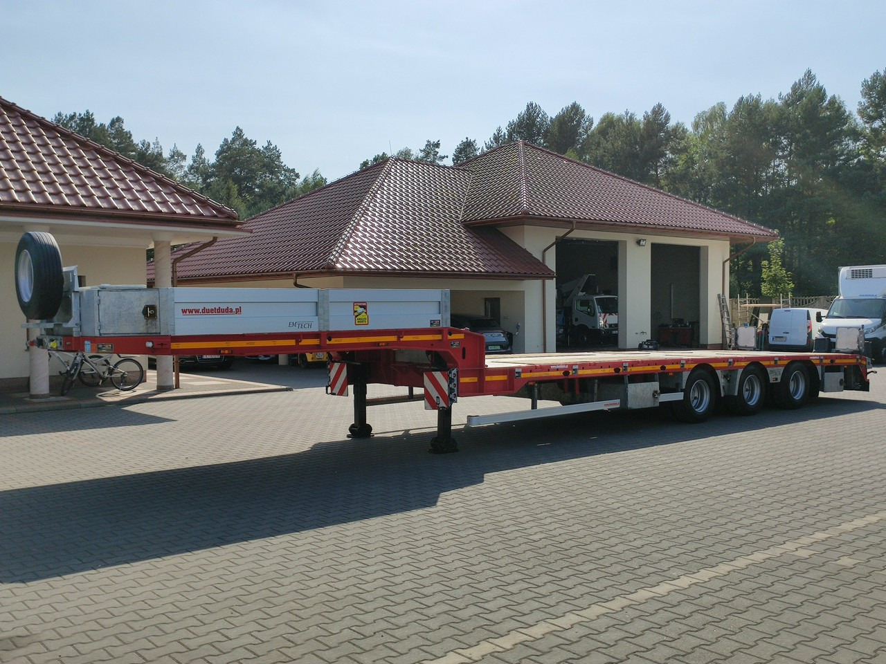 EMTECH Ład-33.3 tony 3osie Tylna oś skrętna Przednia Podnoszona - Félpótkocsi mélybölcsős: 4 kép. EMTECH Ład-33.3 tony 3osie Tylna oś skrętna Przednia Podnoszona - Félpótkocsi mélybölcsős: 4 kép.