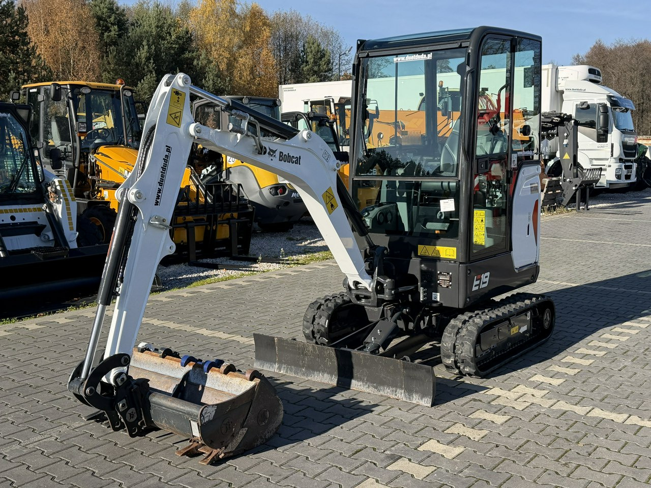 Bobcat E19 Komplet Łyżek Mało Używana Przepracowane tylko 90mth - Egyéb gépek: 5 kép. Bobcat E19 Komplet Łyżek Mało Używana Przepracowane tylko 90mth - Egyéb gépek: 5 kép.