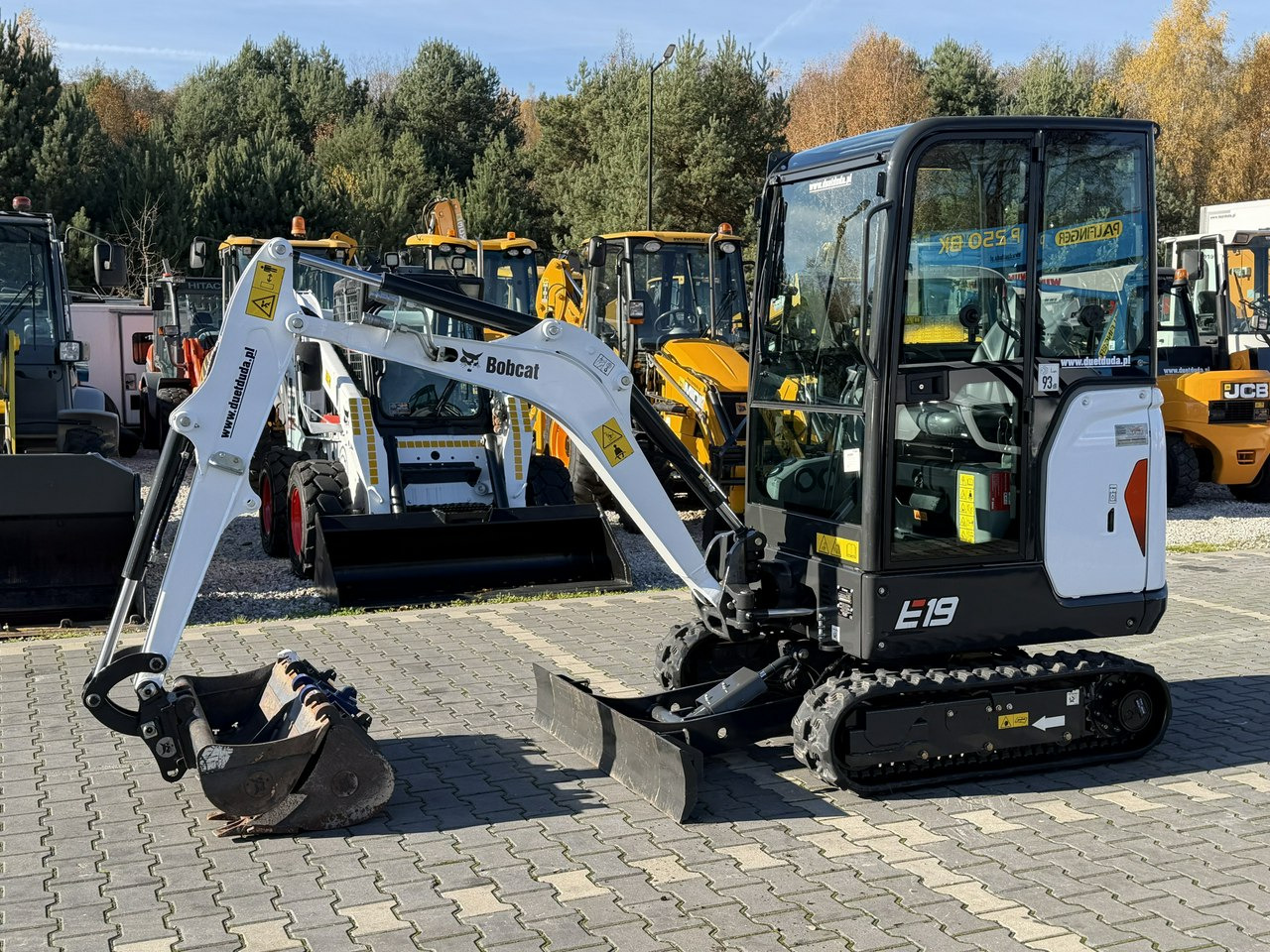 Bobcat E19 Komplet Łyżek Mało Używana Przepracowane tylko 90mth - Egyéb gépek: 3 kép. Bobcat E19 Komplet Łyżek Mało Używana Przepracowane tylko 90mth - Egyéb gépek: 3 kép.
