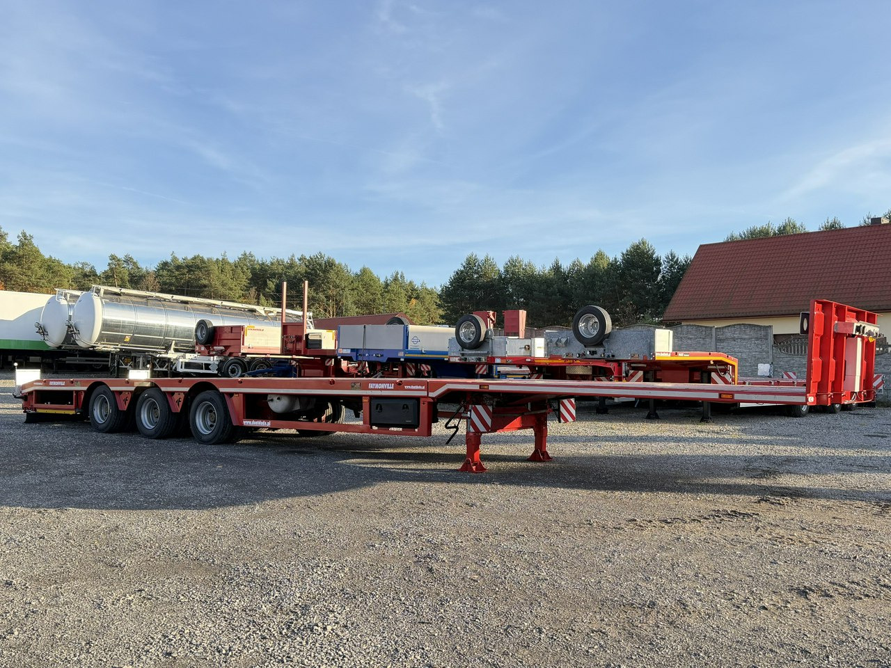 Faymonville Niskopodłogowa Telemega Rozciągana 7m 3-Osiowa Oś skrętna - Félpótkocsi mélybölcsős: 2 kép. Faymonville Niskopodłogowa Telemega Rozciągana 7m 3-Osiowa Oś skrętna - Félpótkocsi mélybölcsős: 2 kép.