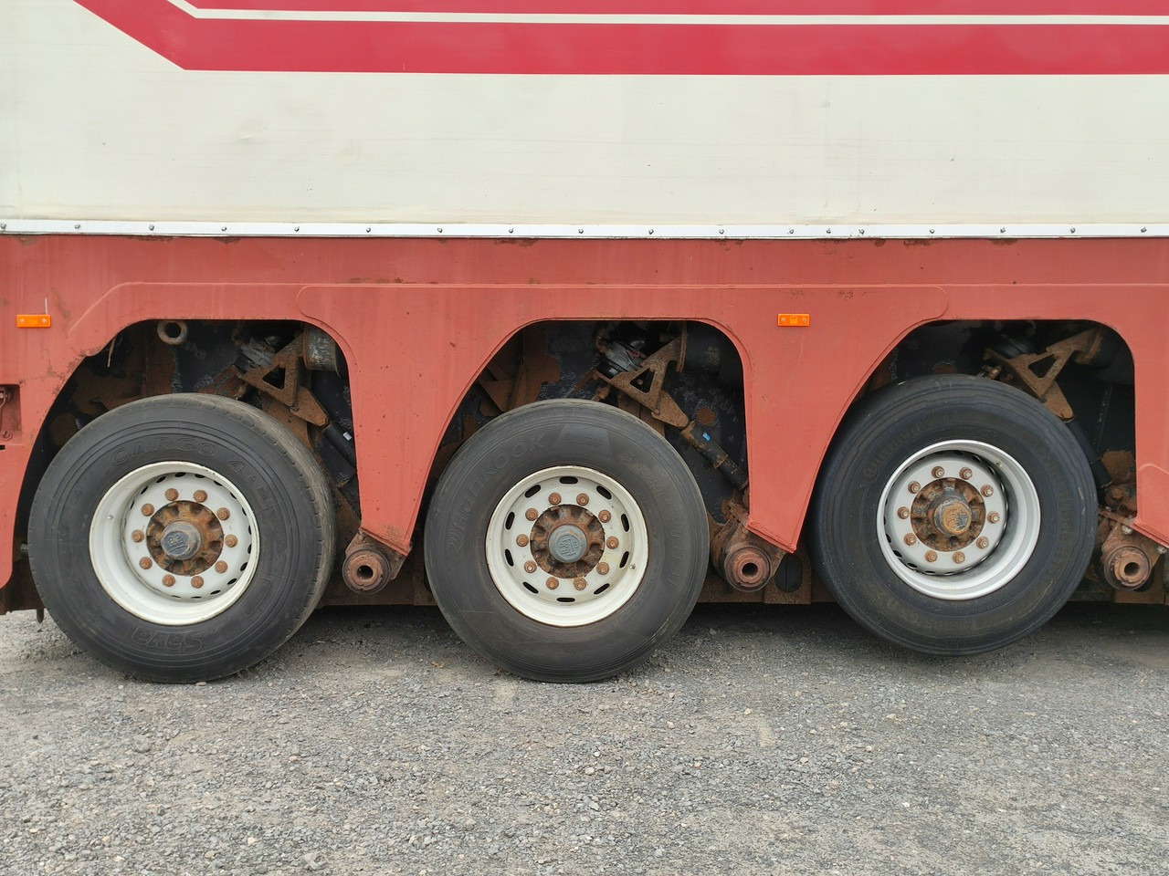 Félpótkocsi Faymonville Do Przewozu Szkła , Płyt Betonowych: 14 kép. Félpótkocsi Faymonville Do Przewozu Szkła , Płyt Betonowych: 14 kép.