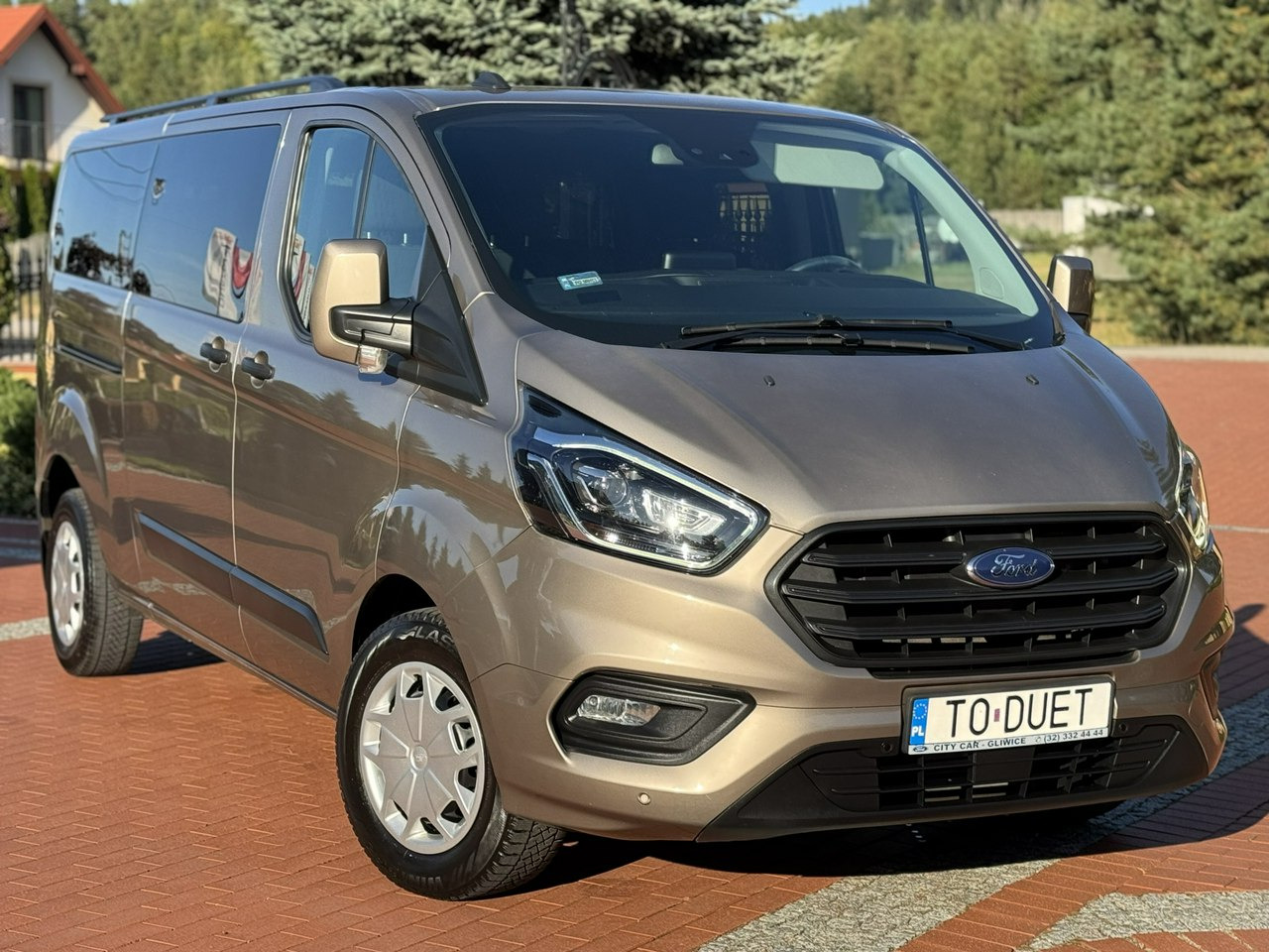 Ford Transit Custom - Kisbusz: 4 kép. Ford Transit Custom - Kisbusz: 4 kép.