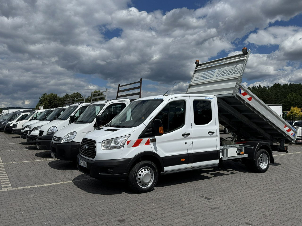 Ford Transit - Billenőplatós kisteherautó: 1 kép. Ford Transit - Billenőplatós kisteherautó: 1 kép.