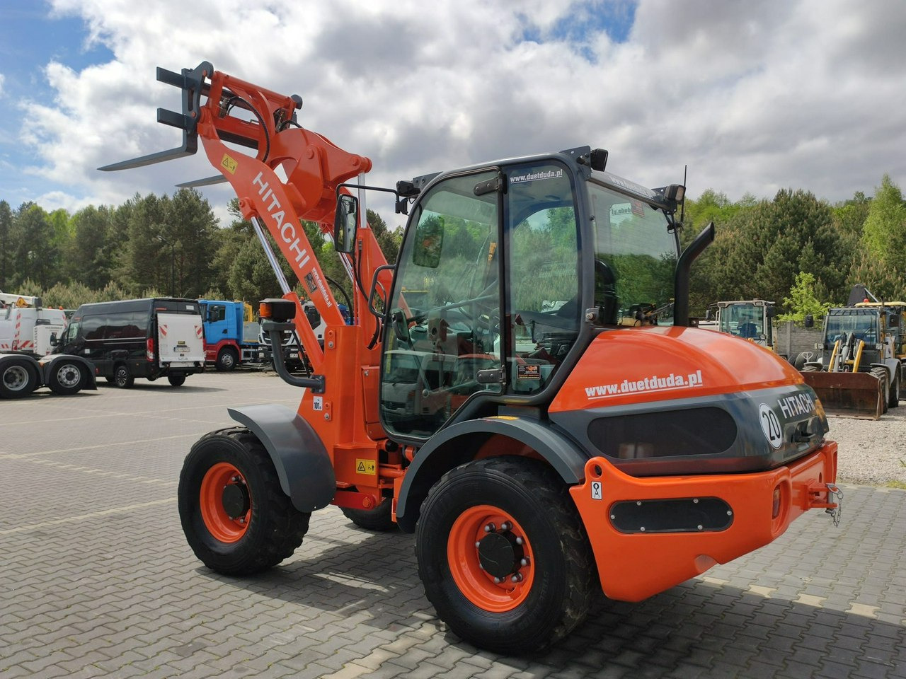 Hitachi ZW75 Wheel Loader Szybko-Złącze Widły Stan Bardzo Dobry - Gumikerekes homlokrakodó: 4 kép. Hitachi ZW75 Wheel Loader Szybko-Złącze Widły Stan Bardzo Dobry - Gumikerekes homlokrakodó: 4 kép.