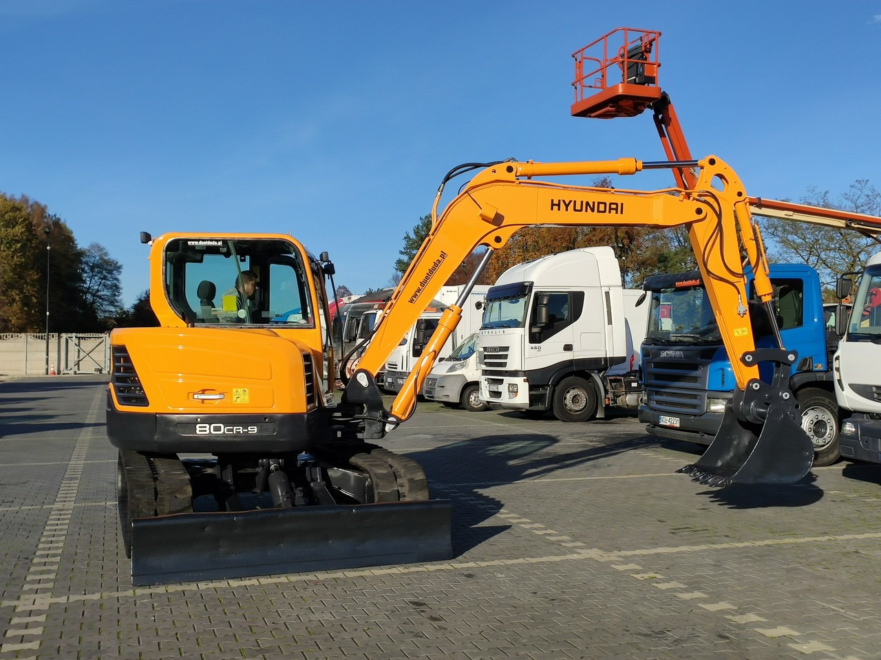 Hyundai ROBEX 80CR-9 2013r 8,3 tony - Lánctalpas kotró: 4 kép. Hyundai ROBEX 80CR-9 2013r 8,3 tony - Lánctalpas kotró: 4 kép.