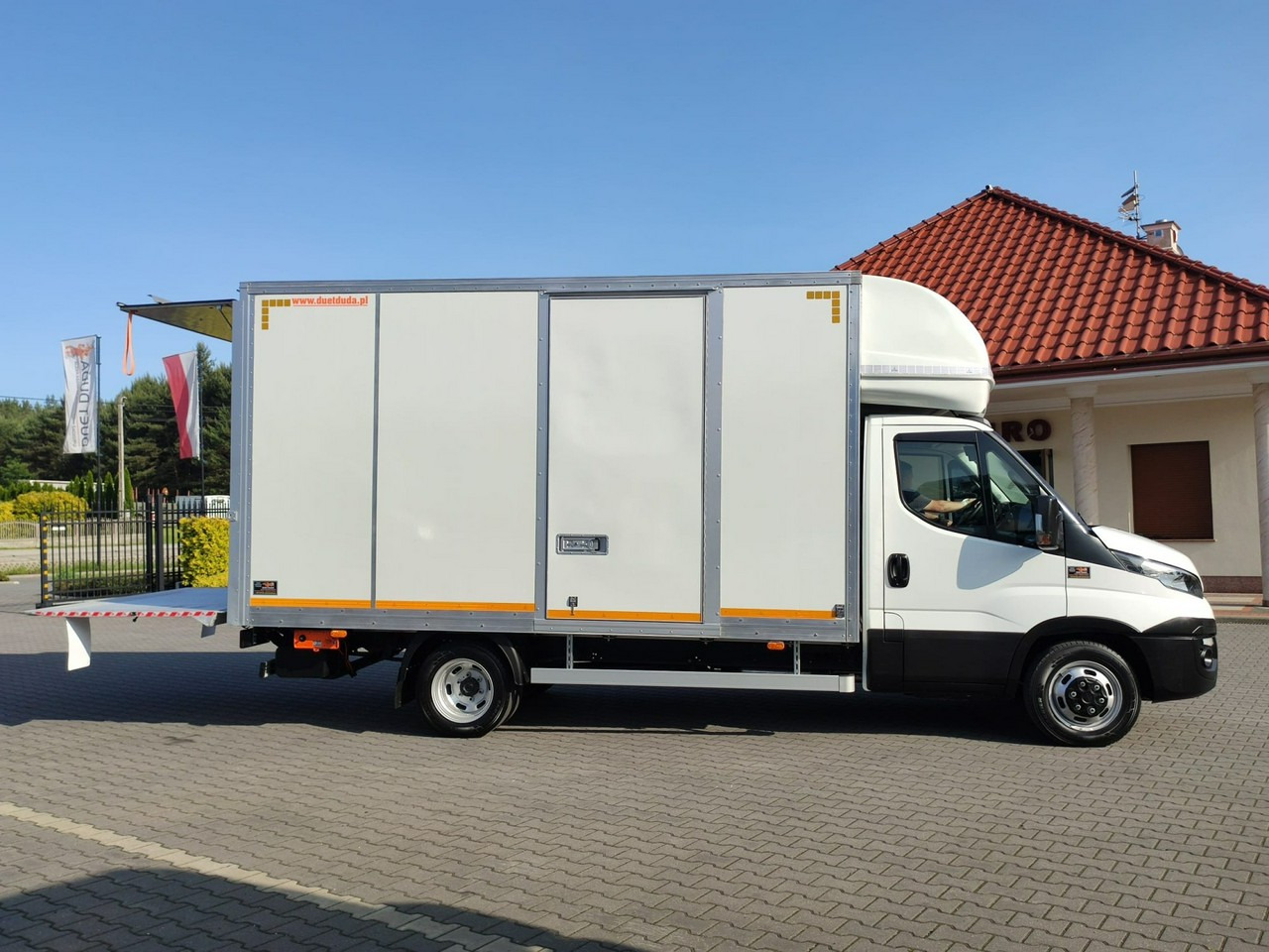 Iveco Daily 35C14 - Dobozos kisteherautó: 2 kép. Iveco Daily 35C14 - Dobozos kisteherautó: 2 kép.