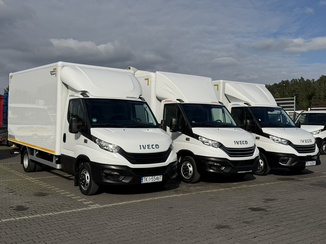 Iveco Daily 35C14 - Dobozos kisteherautó: 1 kép. Iveco Daily 35C14 - Dobozos kisteherautó: 1 kép.