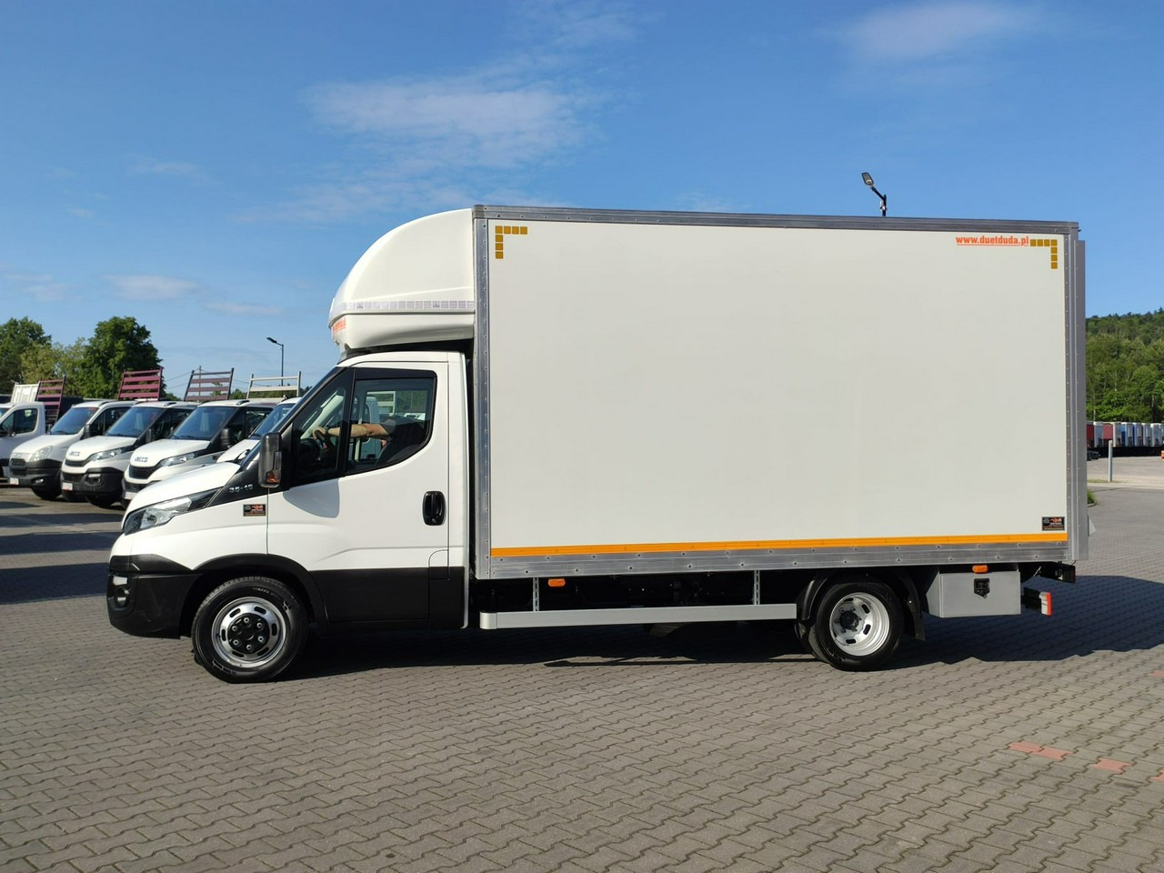 Iveco Daily 35C14 - Dobozos kisteherautó: 3 kép. Iveco Daily 35C14 - Dobozos kisteherautó: 3 kép.