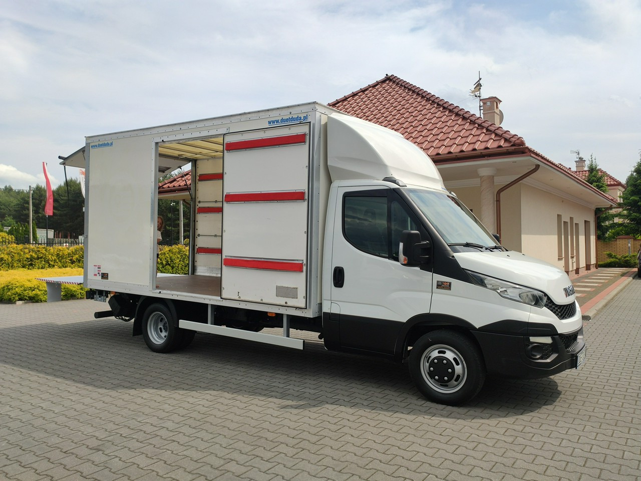 Iveco Daily 35C15 - Dobozos kisteherautó: 5 kép. Iveco Daily 35C15 - Dobozos kisteherautó: 5 kép.