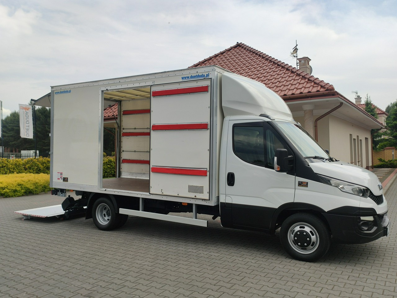 Iveco Daily 35C15 - Dobozos kisteherautó: 1 kép. Iveco Daily 35C15 - Dobozos kisteherautó: 1 kép.