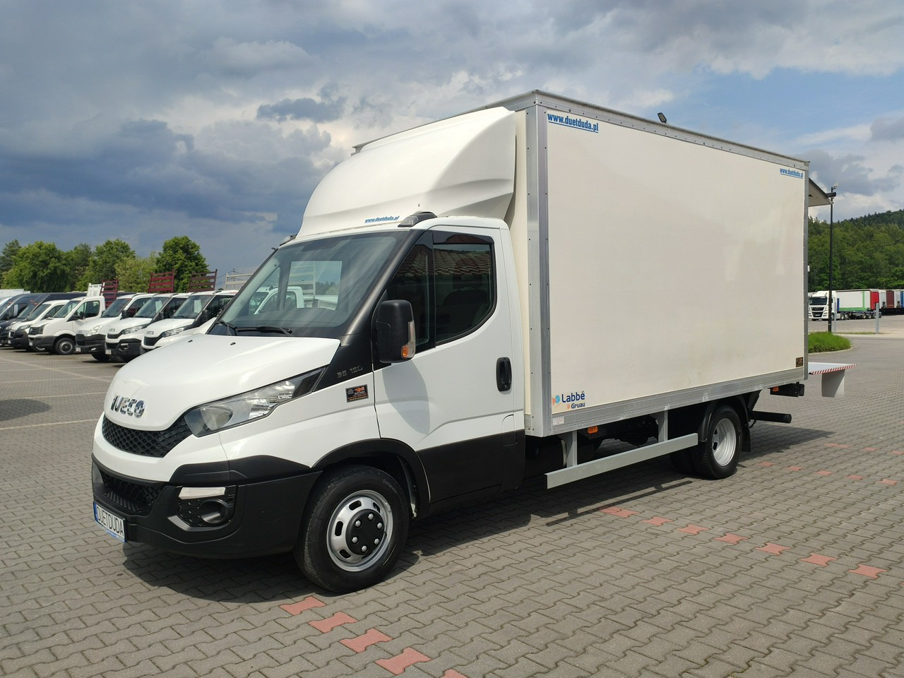 Iveco Daily 35C15 - Dobozos kisteherautó: 2 kép. Iveco Daily 35C15 - Dobozos kisteherautó: 2 kép.