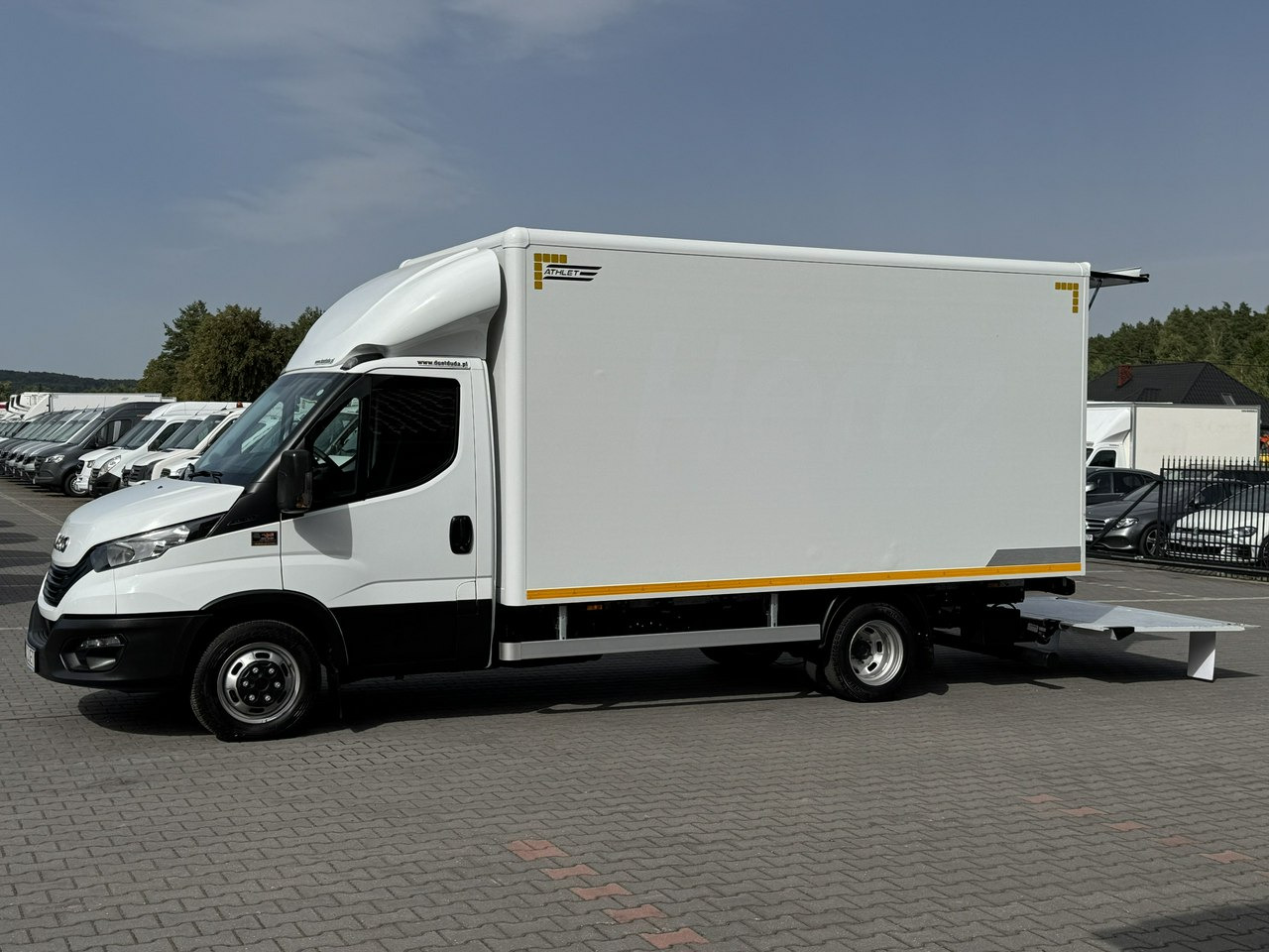Iveco Daily 35C16 V - Dobozos kisteherautó: 2 kép. Iveco Daily 35C16 V - Dobozos kisteherautó: 2 kép.
