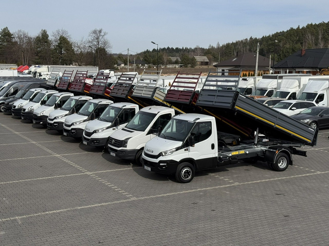 Iveco Daily 35C16 V - Billenőplatós kisteherautó: 2 kép. Iveco Daily 35C16 V - Billenőplatós kisteherautó: 2 kép.