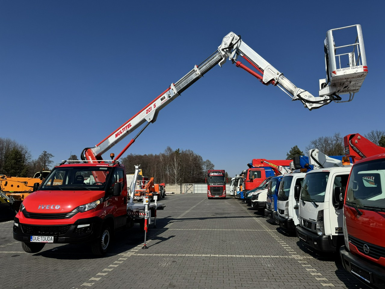 Iveco Daily 35S12 - Emelőkosaras teherautó: 5 kép. Iveco Daily 35S12 - Emelőkosaras teherautó: 5 kép.