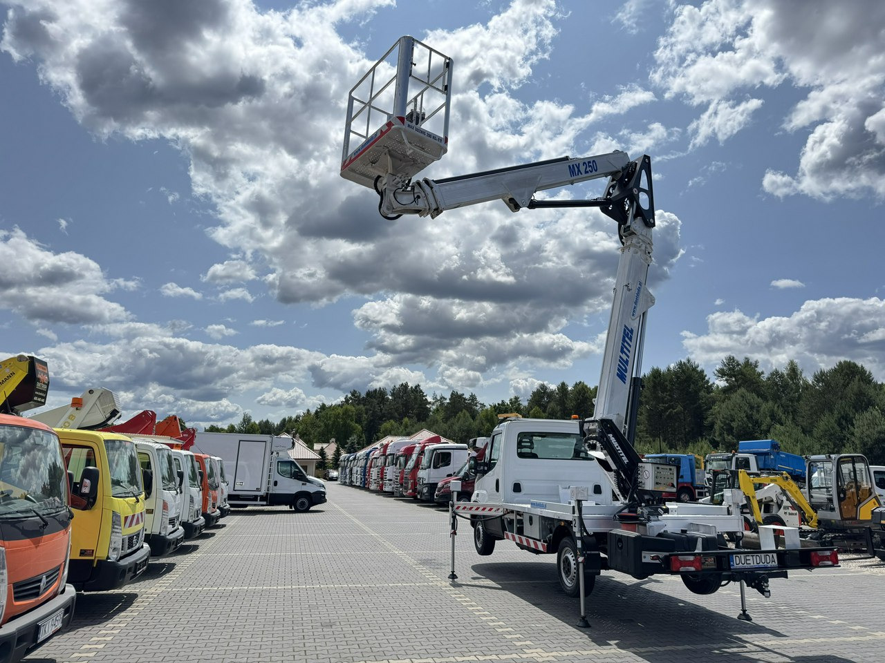 Emelőkosaras teherautó Iveco Daily 35S14: 21 kép.