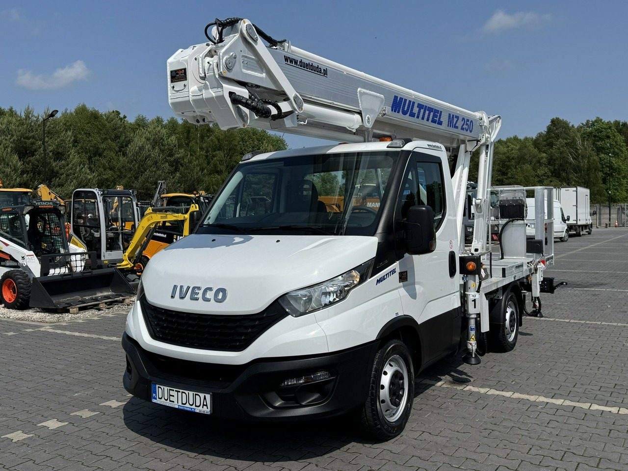 Iveco Daily 35S14 - Emelőkosaras teherautó: 4 kép. Iveco Daily 35S14 - Emelőkosaras teherautó: 4 kép.