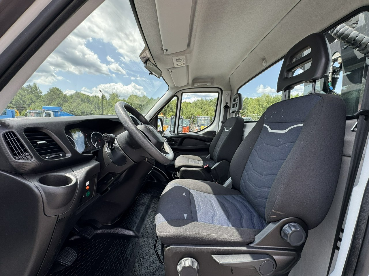 Emelőkosaras teherautó Iveco Daily 35S14: 24 kép.