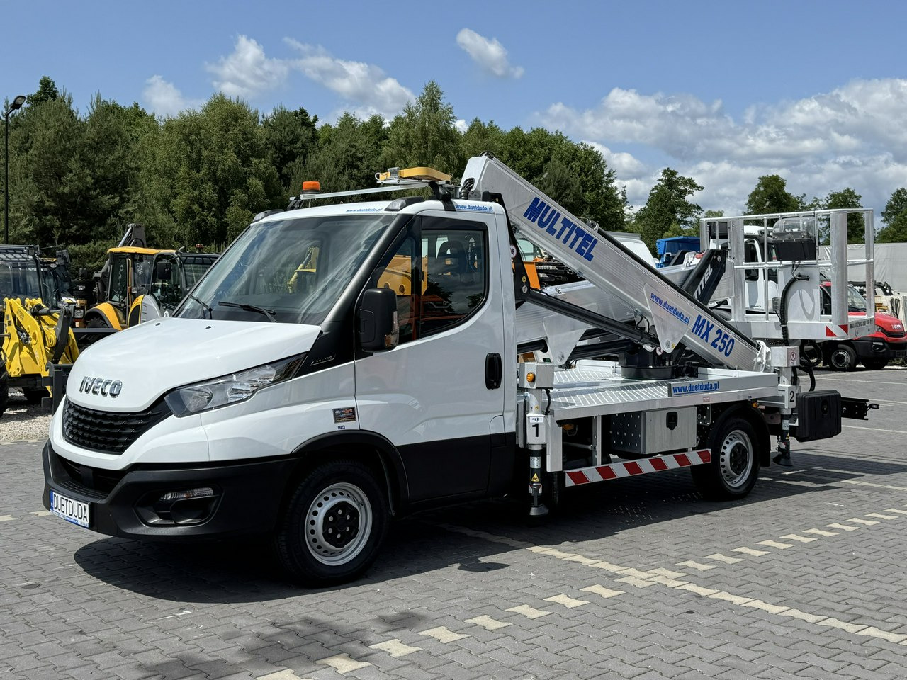 Iveco Daily 35S14 - Emelőkosaras teherautó: 5 kép. Iveco Daily 35S14 - Emelőkosaras teherautó: 5 kép.