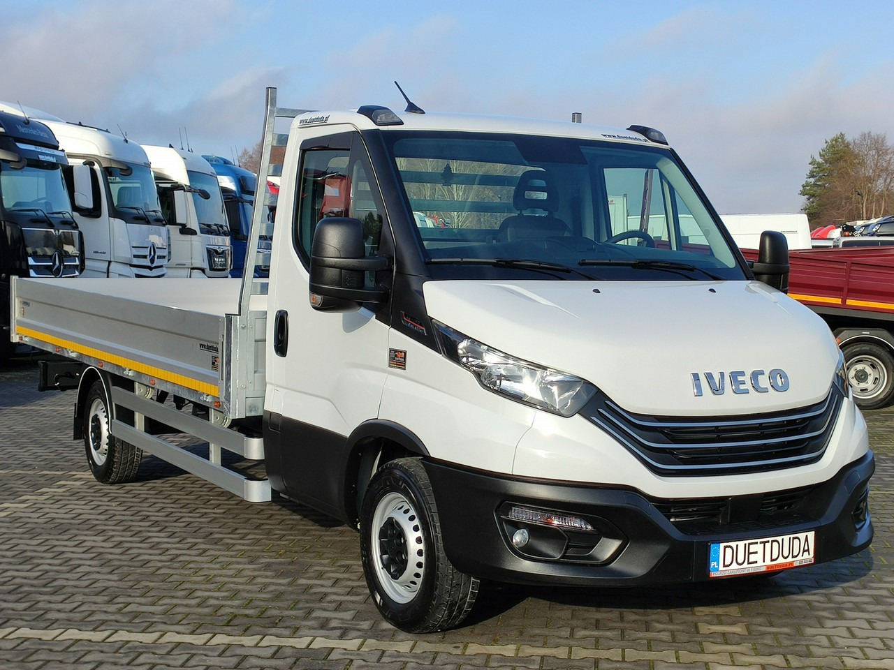 Iveco Daily 35S16 V - Platós kisteherautó: 4 kép. Iveco Daily 35S16 V - Platós kisteherautó: 4 kép.