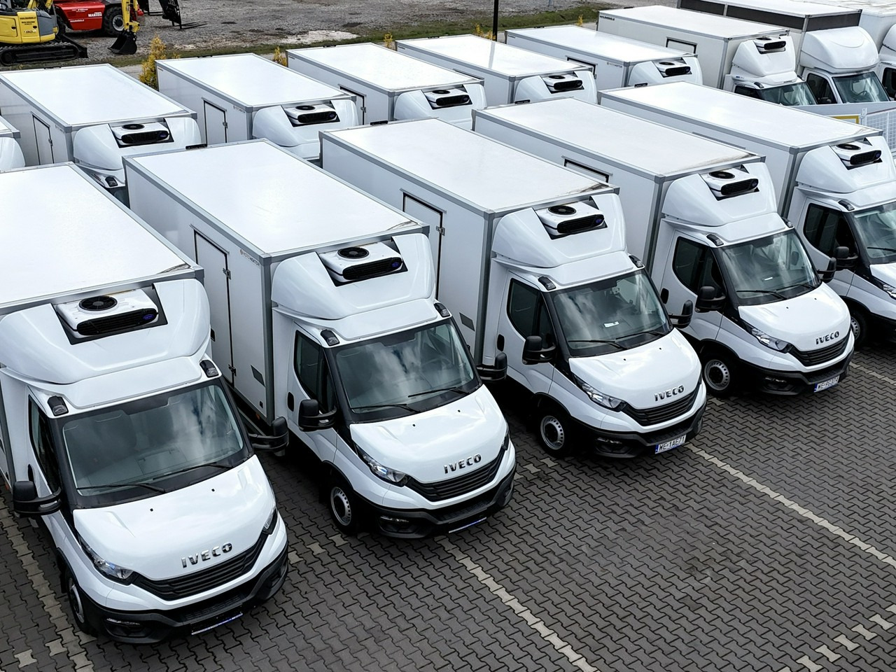 Iveco Daily 35S16 V - Hűtős kisteherautó: 3 kép. Iveco Daily 35S16 V - Hűtős kisteherautó: 3 kép.