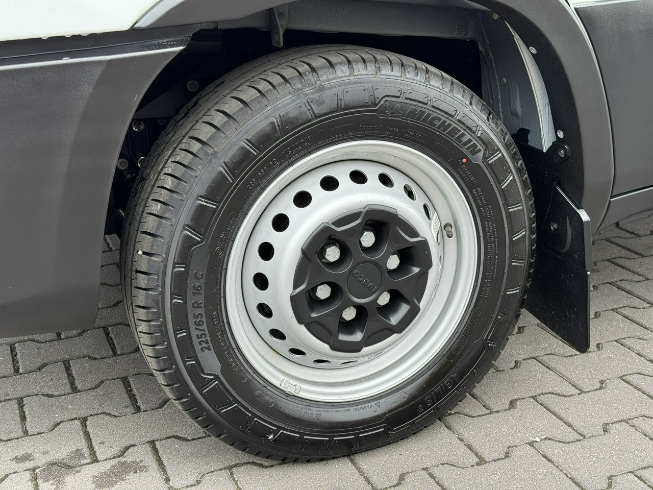Iveco Daily 35S16 V - Hűtős kisteherautó: 4 kép. Iveco Daily 35S16 V - Hűtős kisteherautó: 4 kép.