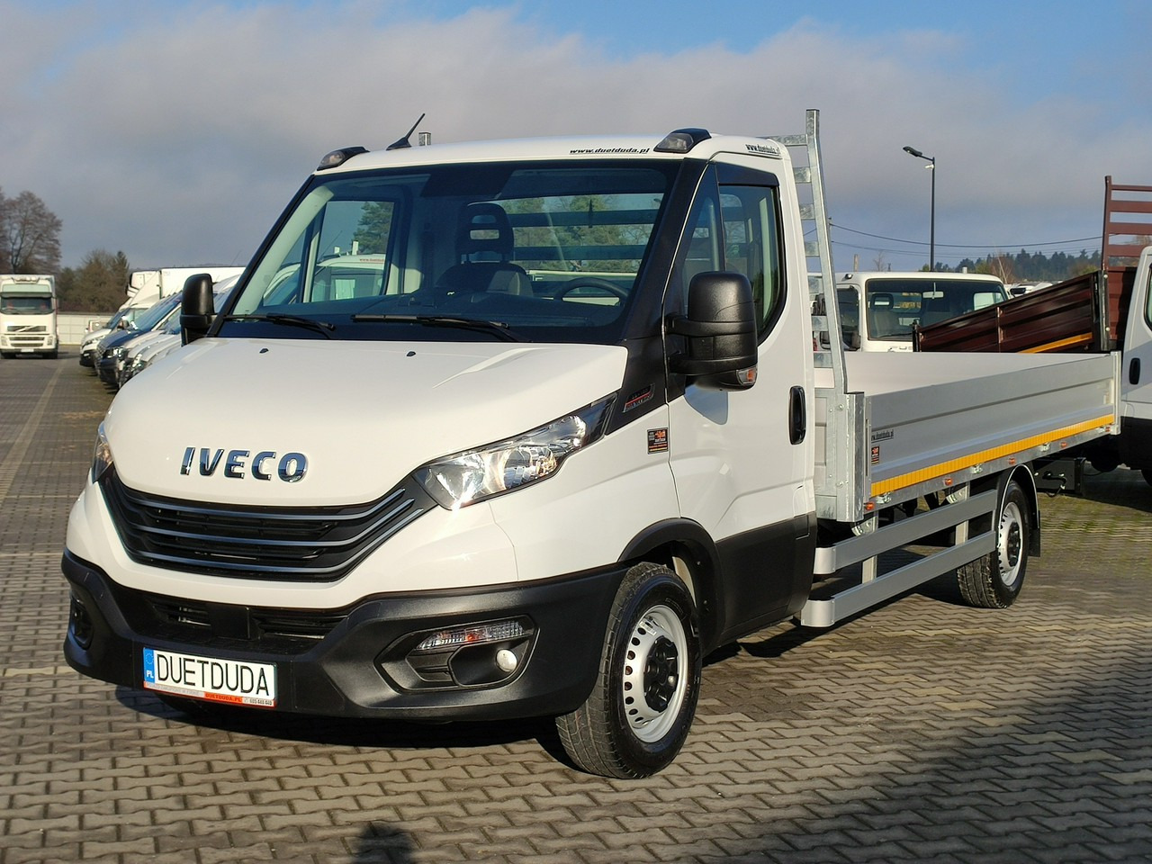 Iveco Daily 35S16 V - Platós kisteherautó: 5 kép. Iveco Daily 35S16 V - Platós kisteherautó: 5 kép.