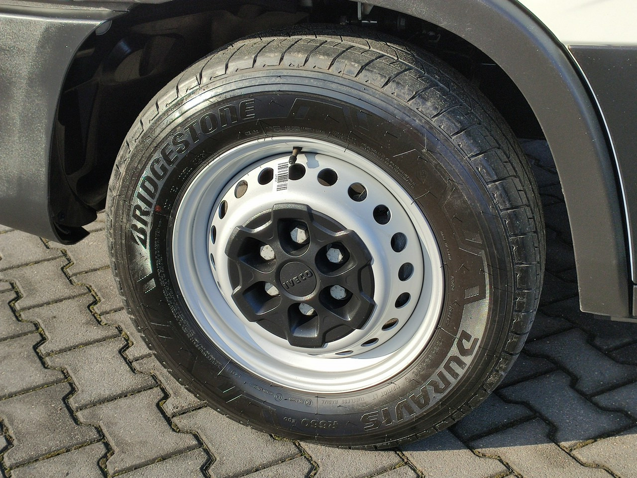 Iveco Daily 35S16 V - Platós kisteherautó: 3 kép. Iveco Daily 35S16 V - Platós kisteherautó: 3 kép.