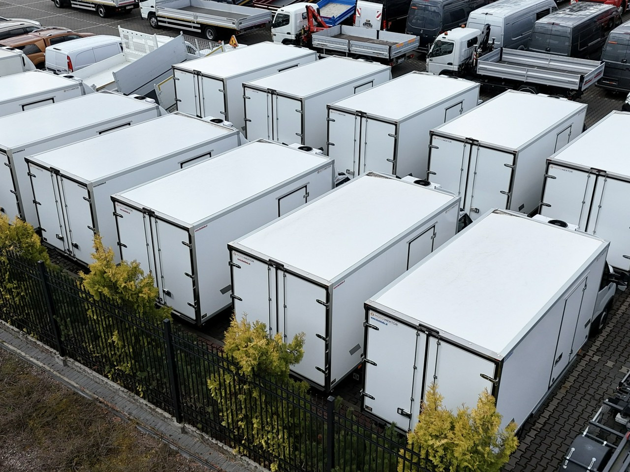 Iveco Daily 35S16 V - Hűtős kisteherautó: 5 kép. Iveco Daily 35S16 V - Hűtős kisteherautó: 5 kép.