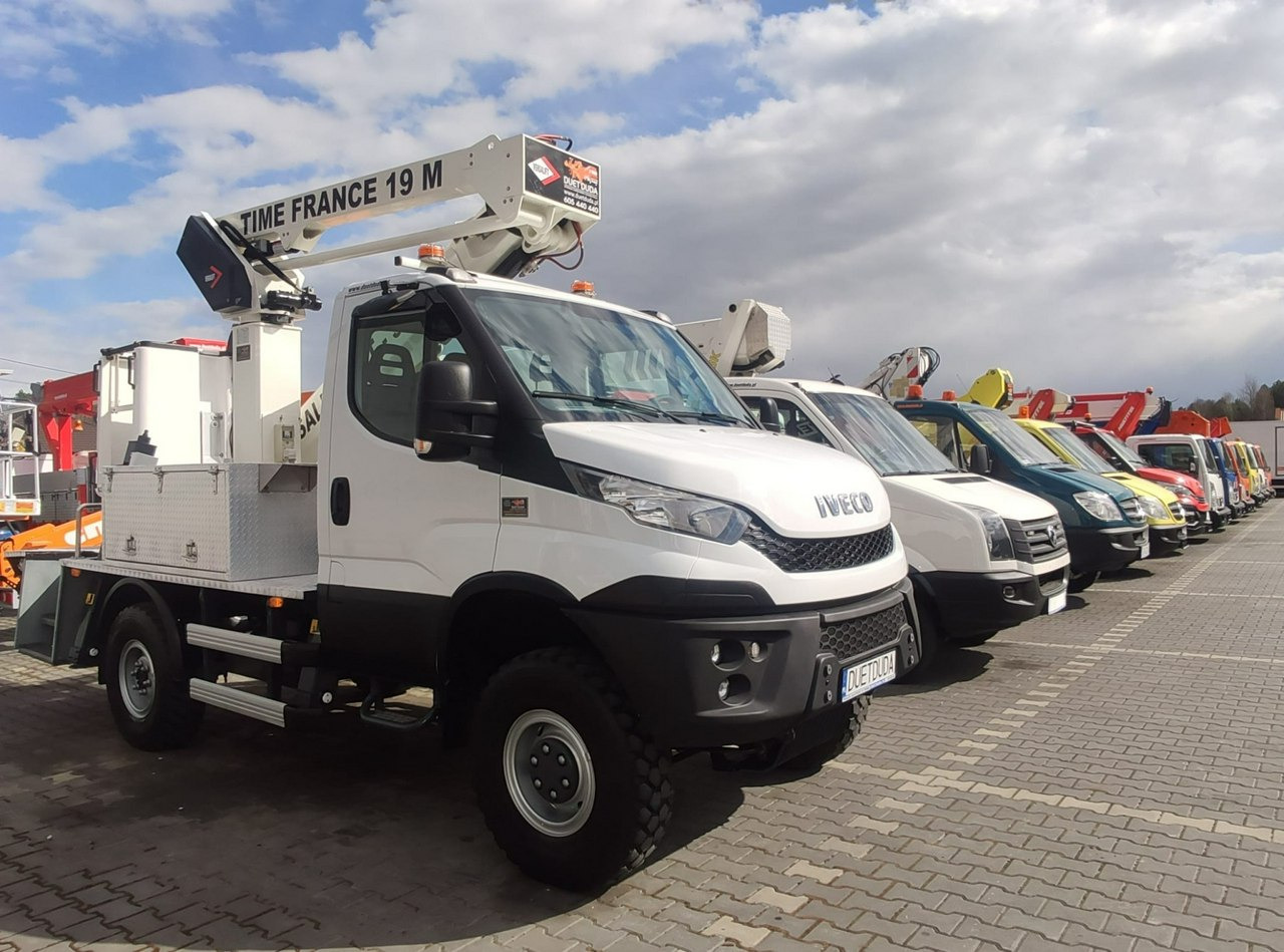 Iveco Daily 55S17W 4x4 Zwyżka 19m Versalift Lat 55 TB Time France - Emelőkosaras teherautó: 3 kép. Iveco Daily 55S17W 4x4 Zwyżka 19m Versalift Lat 55 TB Time France - Emelőkosaras teherautó: 3 kép.
